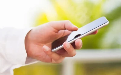 Telefonul personal la muncă: Angajatorul te obligă