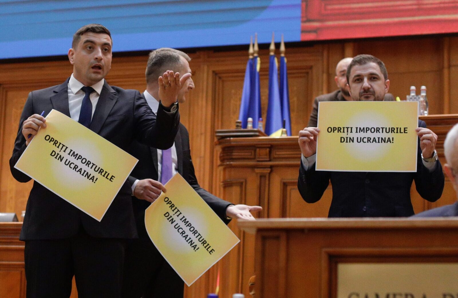 AUR, sloganuri Putiniste pentru suspendarea lui Nicușor Dan