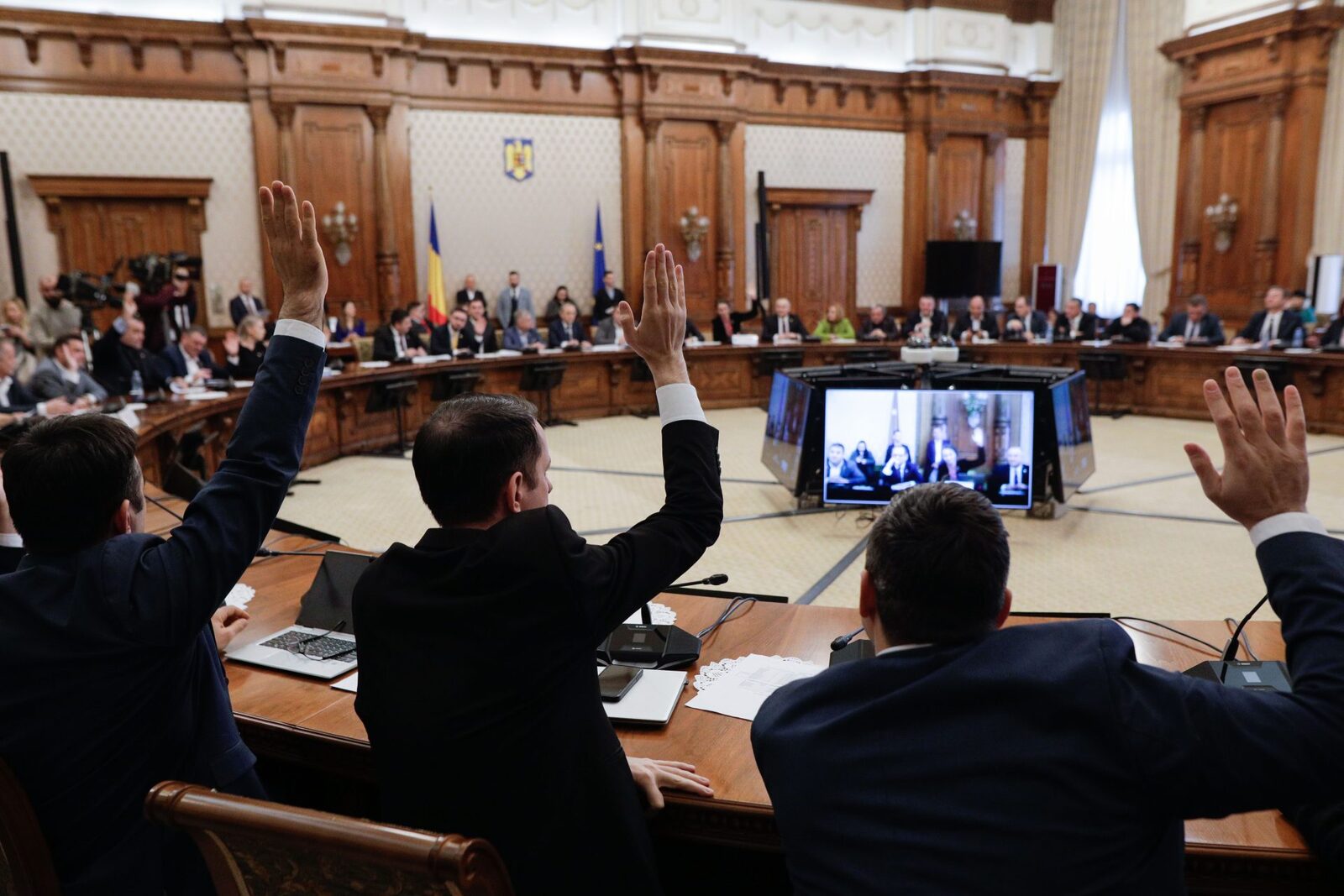 PSD ajută AUR: DECLARAȚII DE AVERE și pentru partenerii demnitarilor