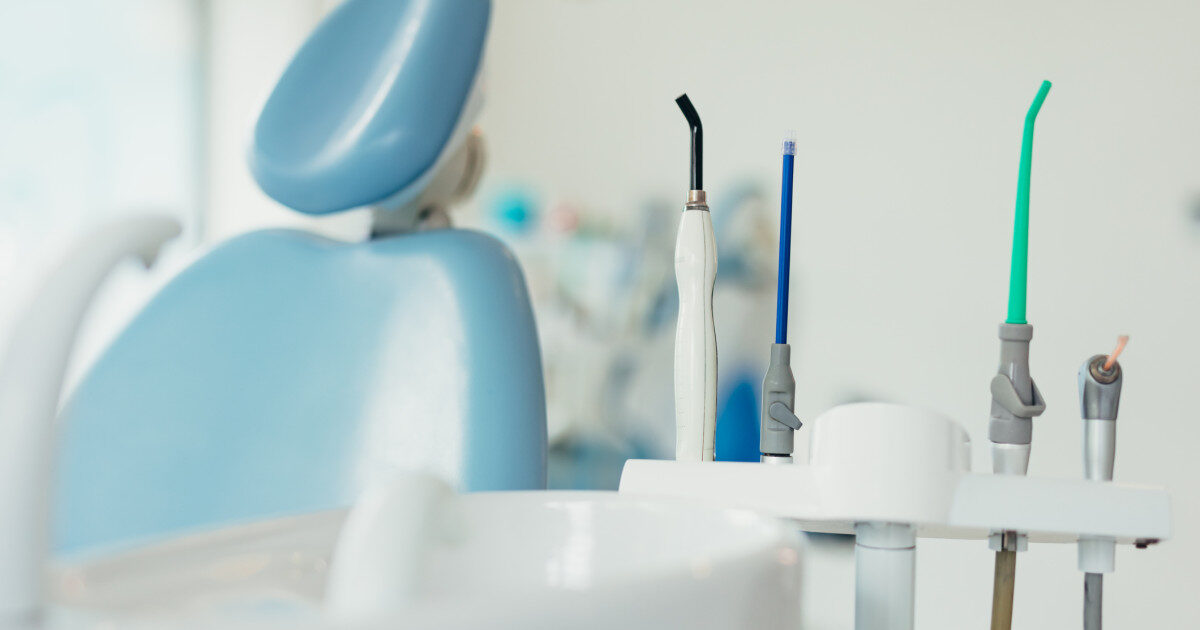 Dentisti în surplus: Colegiul Medicilor cere mai puține locuri la buget