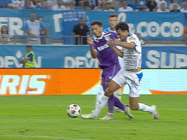 Universitatea Craiova, penalty cerut! Reluările vorbesc