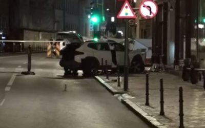 Brașov: Mașină a intrat în pietoni după ce a sărit sensul giratoriu