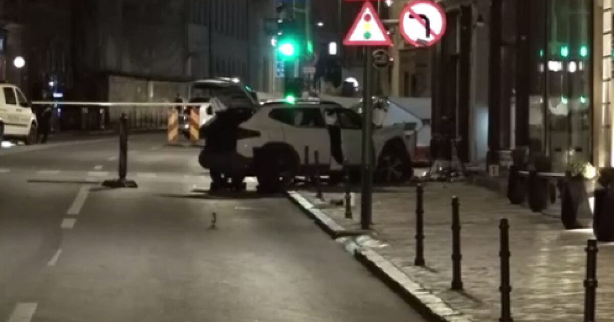 Brașov: Mașină a intrat în pietoni după ce a sărit sensul giratoriu