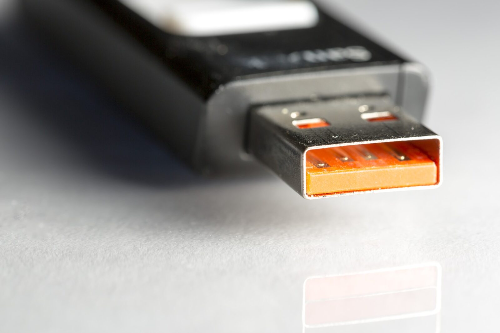 Cum formatezi stick USB pe Windows 11: Ghid rapid