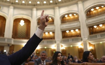 Consilierii locali, salvați de incompatibilitate prin vot de urgență