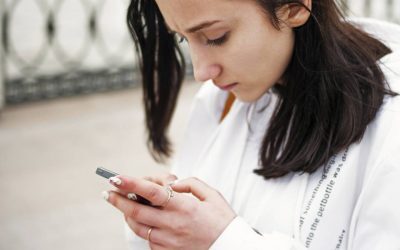 Franța: Legea anti-social media pentru minori, blocată. Lovitură pentru protecția copiilor