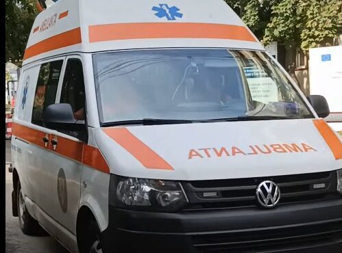 Cluj: Tinerei, reținuți după ce au atacat cu bâte o ambulanță
