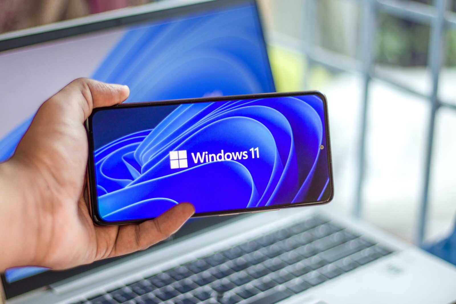 Windows 11: Aplicație ascunsă îți caută fețele în poze