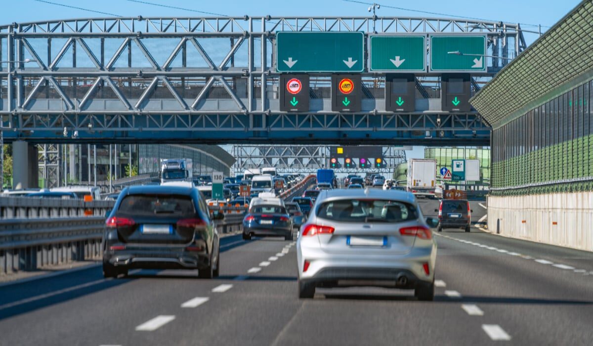 Italia: Sistem nou monitorizează șoferii. Ce pățesc românii