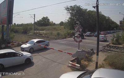 Șoferi prinși la Petricani! CFR avertizează: Bariere forțate