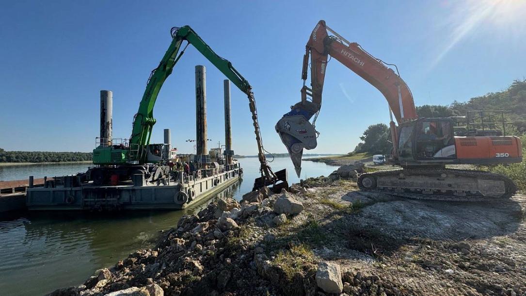 România scufundă nave cu pietre pe Dunăre pentru centrala nucleară