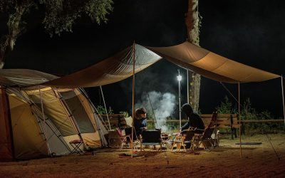 Cătun de 17 case, asaltat de 5 campinguri. Localnicii, în fierbere