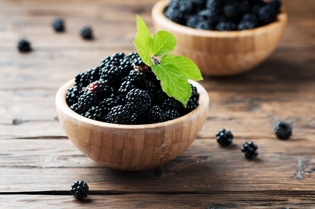 Coacăzele negre, aliate în lupta cu grăsimea