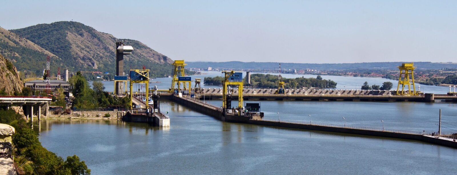 România: 19 GW instalați, dar produce doar o treime. Criza energetică explicată