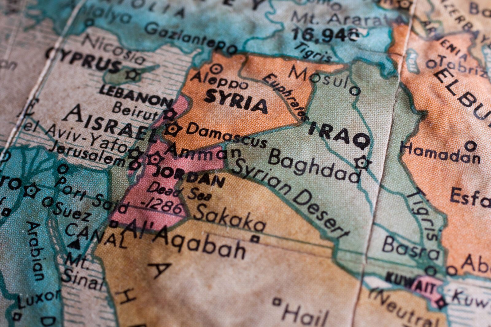 Kurzi pe drumul păcii: Dizolvă forțele din Siria