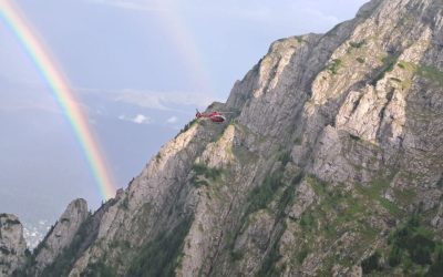 Germani blocați pe cel mai mare perete din România, salvați în ultimul moment