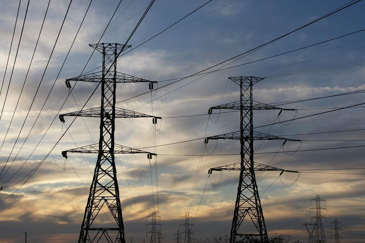 Avans 60% pentru furnizorii de energie. Deputații au aprobat