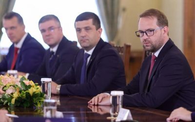 Grindeanu anunță majoritate, Cioloș vrea guvern minoritar PNL-USR