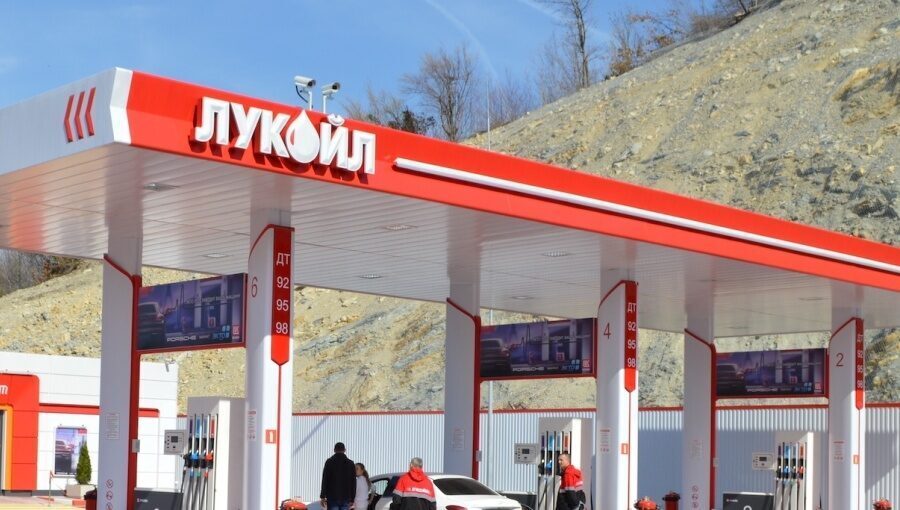 Lukoil, lovit dur: Rafinării oprite în Rusia după atacuri ucrainene
