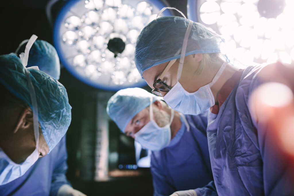Iași: Salvari pe bandă rulantă, medici eroi, zero extra-bani