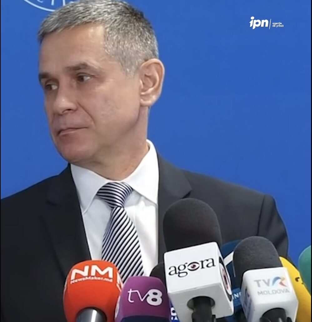 Ministrul Apărării din Moldova, Nosatîi, refuză jurnalista: „Nu vă înțeleg!”