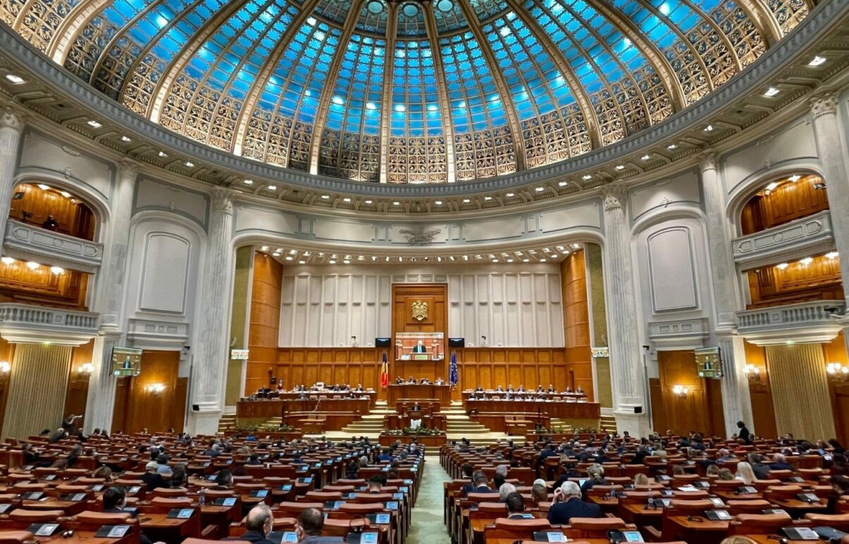 Legea Pfizer, adoptată. Politicienii se acuză reciproc