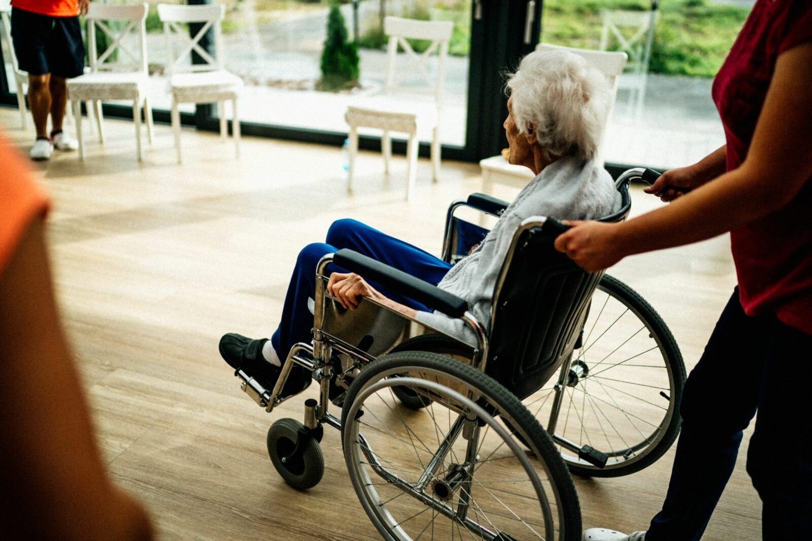 Urgență la Neamț: Ce-au găsit autoritățile la azilul unde au evacuat 7 bătrâni