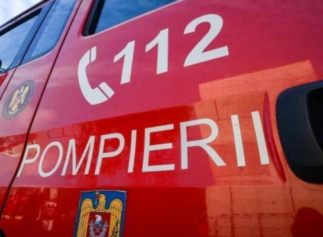 Fum dens la Deva: 10 evacuați, 300 fug din mall