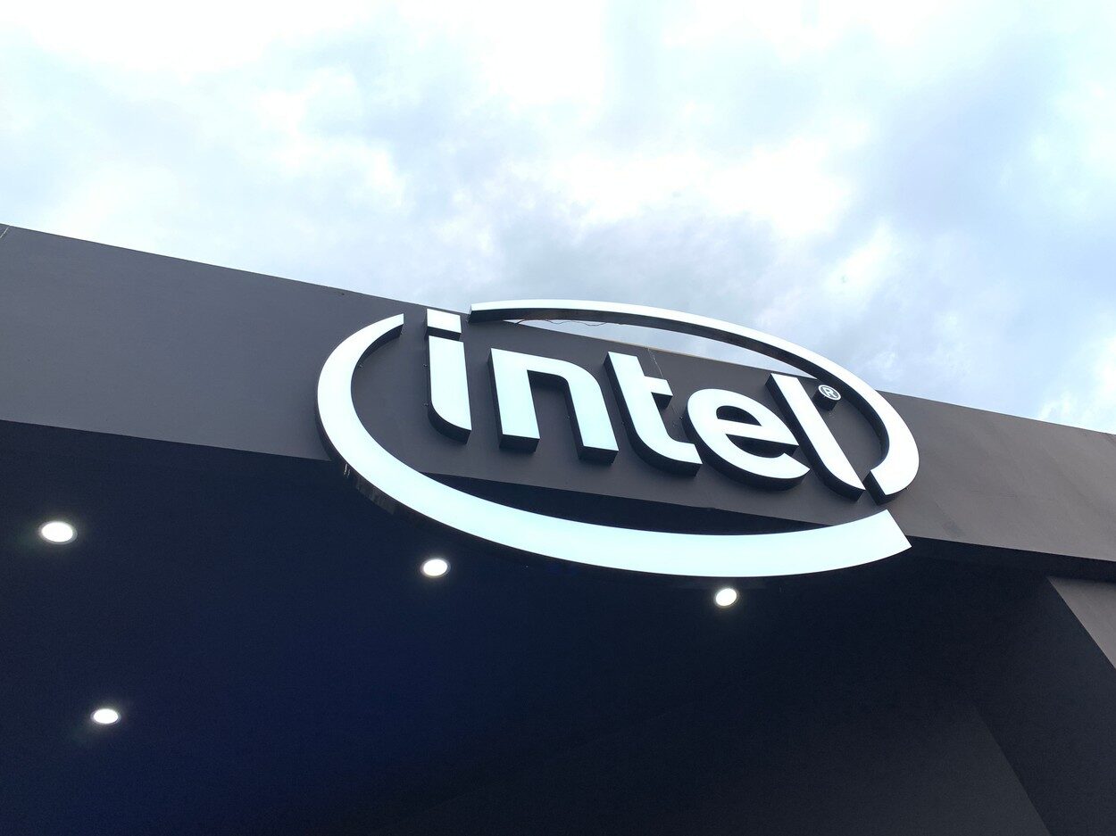 Intel: 15 mld $ pentru AI, dar acțiunile scad 4%