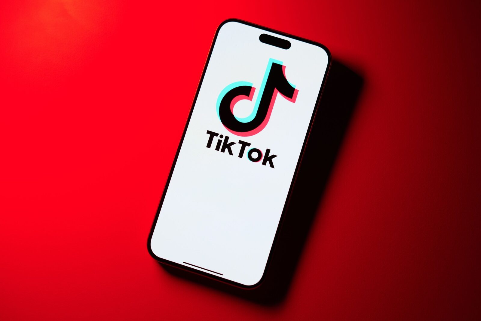 Oana Gheorghiu: TikTok fură creiere după atacul la ambulanța din Cluj