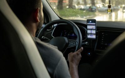 Șofer britanic, obligat să-și dezlipească „Isus te iubește” pentru asigurare