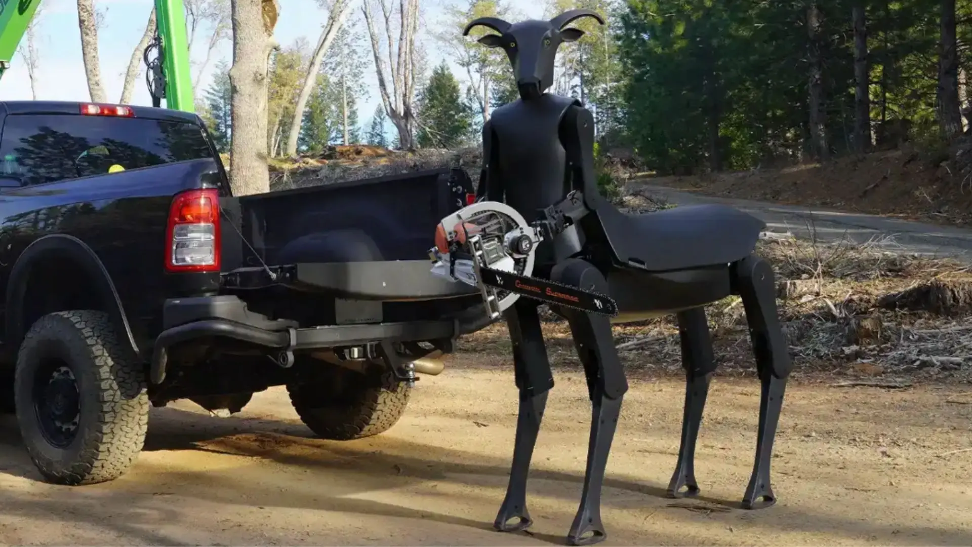 Robotul-centaur ucigaș, erou salvator viral: De ce?