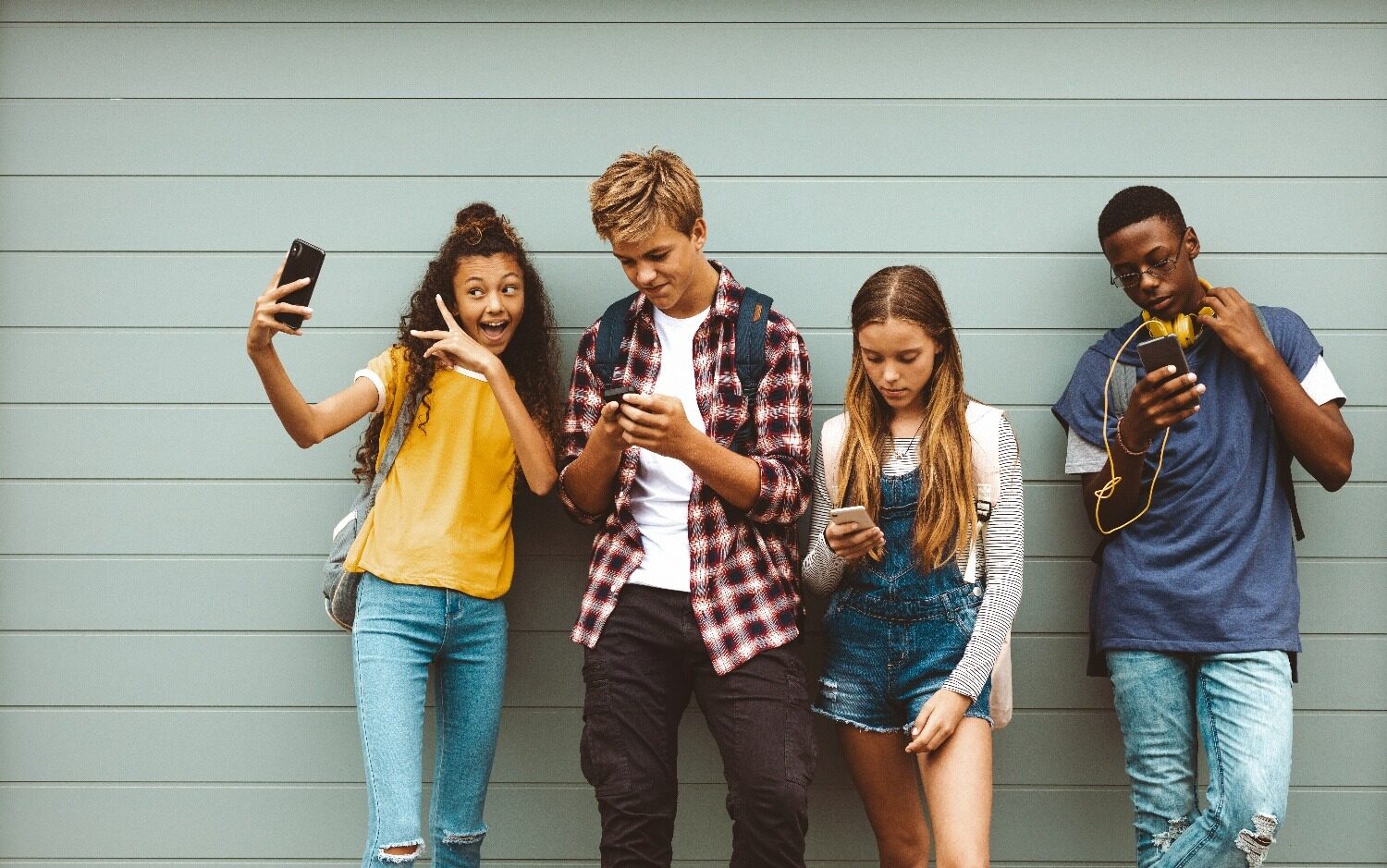 Meta, amendată cu 567 mil. USD. Facebook și Instagram, restricționate la adolescenți