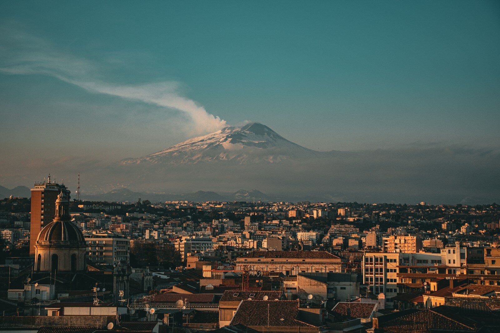 Etna fierbe! Zboruri blocate la Catania din cauza vulcanului