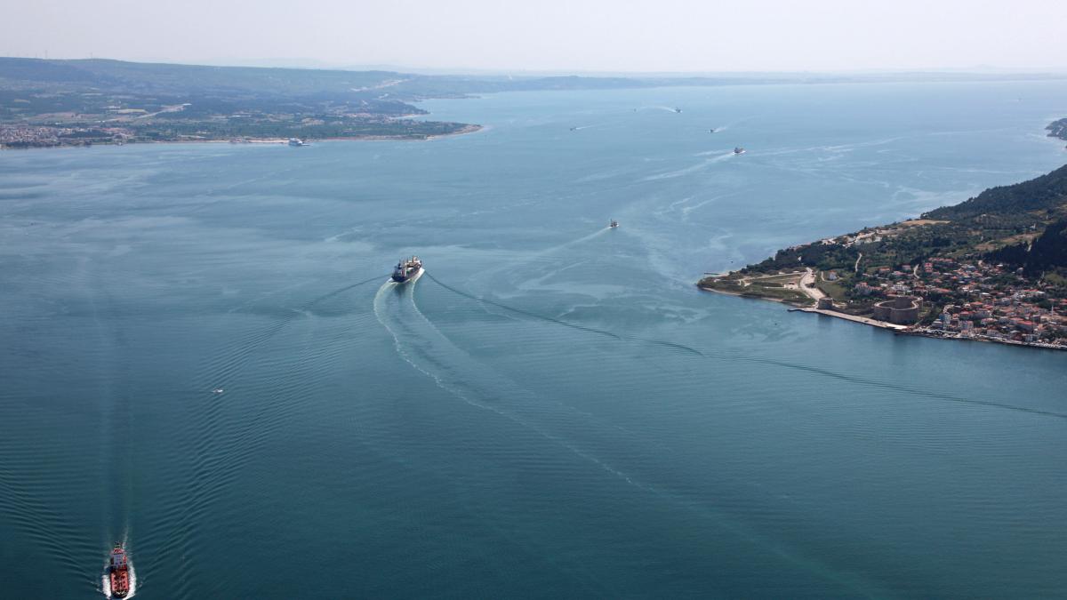 Turcia închide Dardanele după atacurile din Marea Neagră