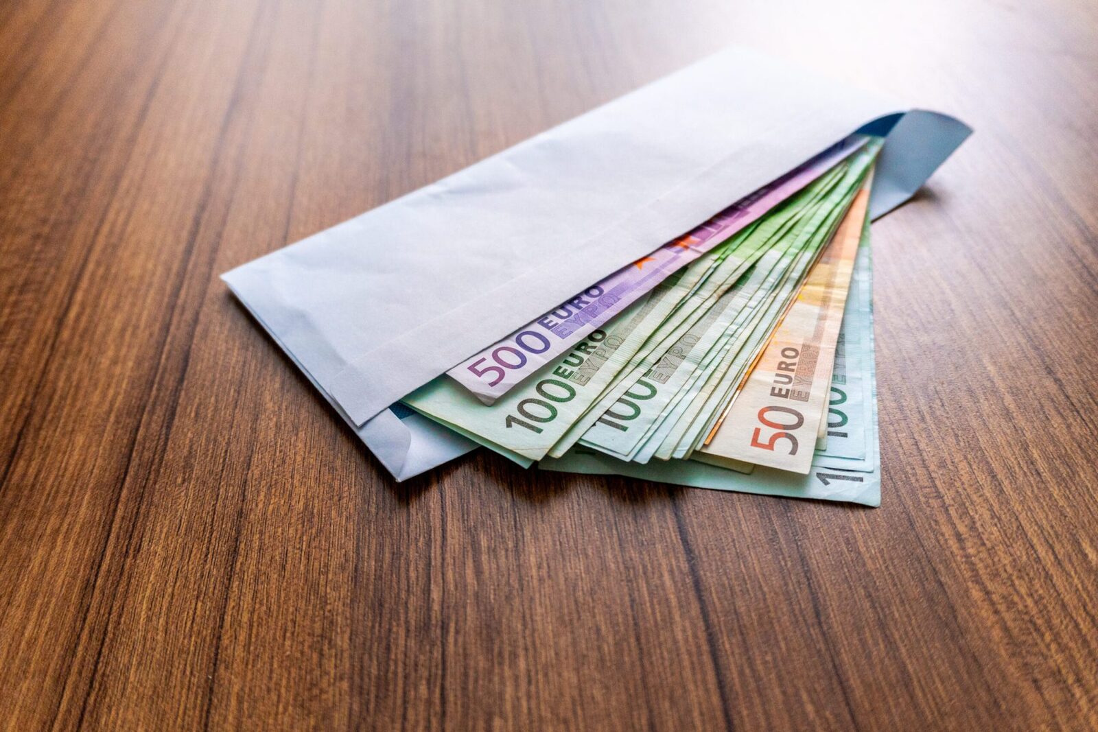 Pensionari FĂRĂ DATORII: Secretul lor simplu a uimit