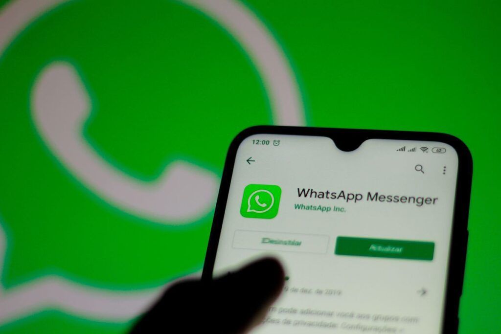 WhatsApp periculos: hoții îți golesc contul bancar. Noua metodă