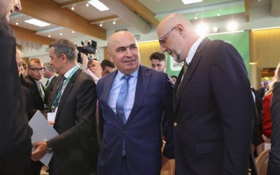 Bolojan: Proiectul drapelului, scos la comandă pentru UDMR?
