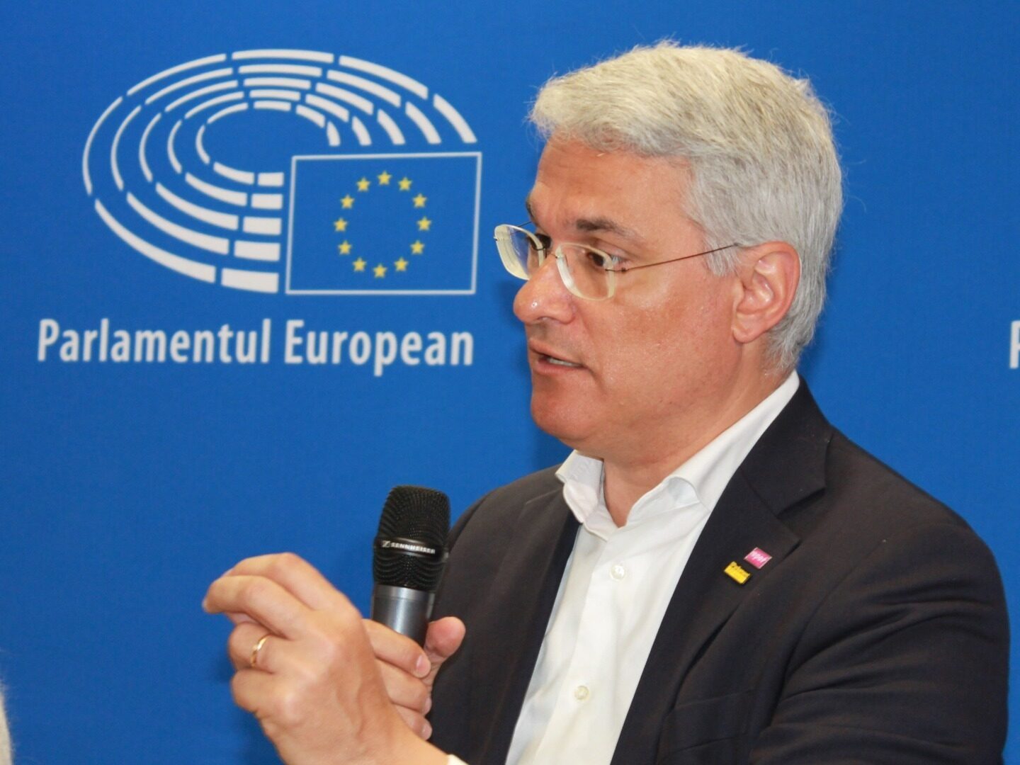 Pîslaru, atac la Manole: „Salarii din Mykonos, nu din România”