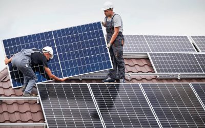 Românii cu panouri primesc 15.000 lei pentru baterii