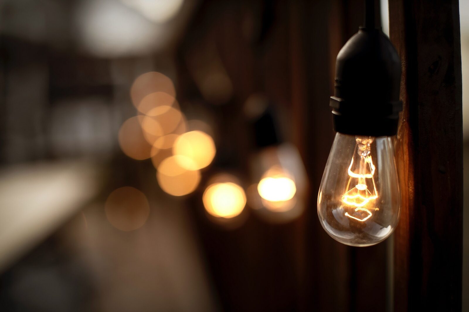 Hidroelectrica crește prețul la energie pentru români