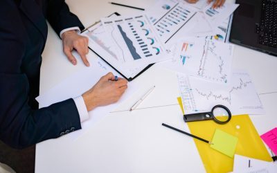 Statul cheltuie, dobânzile sar, investițiile private scad