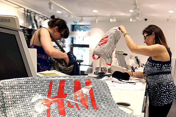 H&M se taie: închide dublu față de deschideri. Planul pentru România