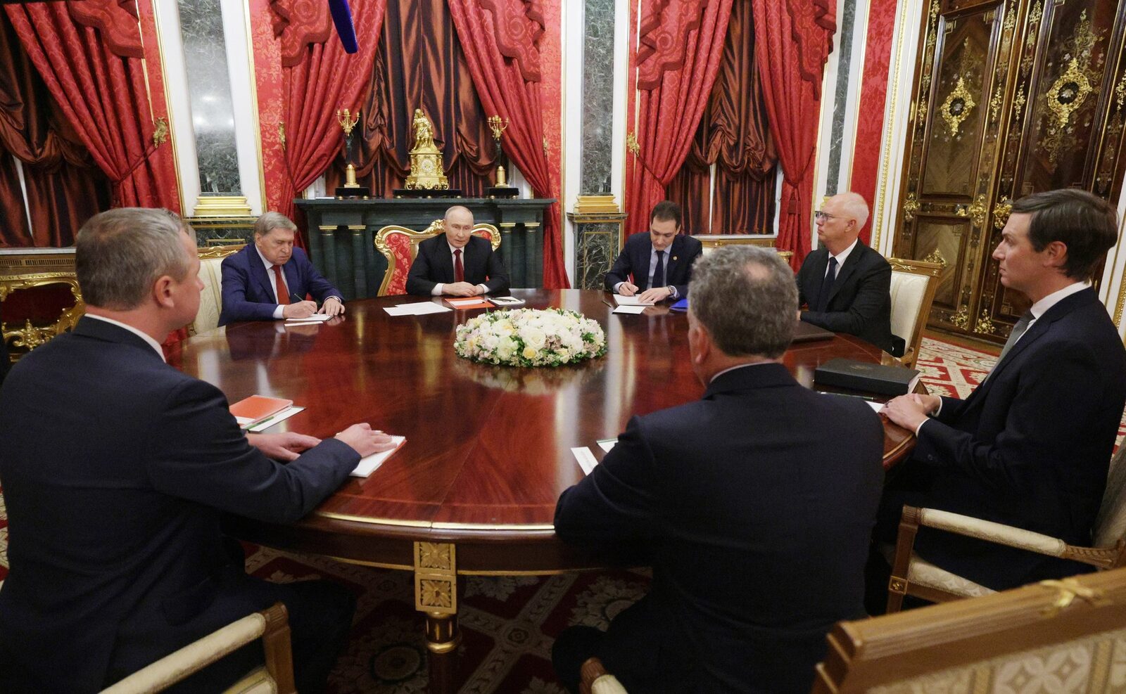 Detalii de la Kremlin: Cum s-a terminat discuția Trump-Putin