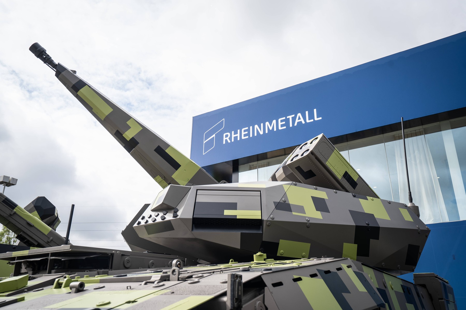 Nicușor Dan: Probleme cu dronele Rheinmetall, „se mai întâmplă”