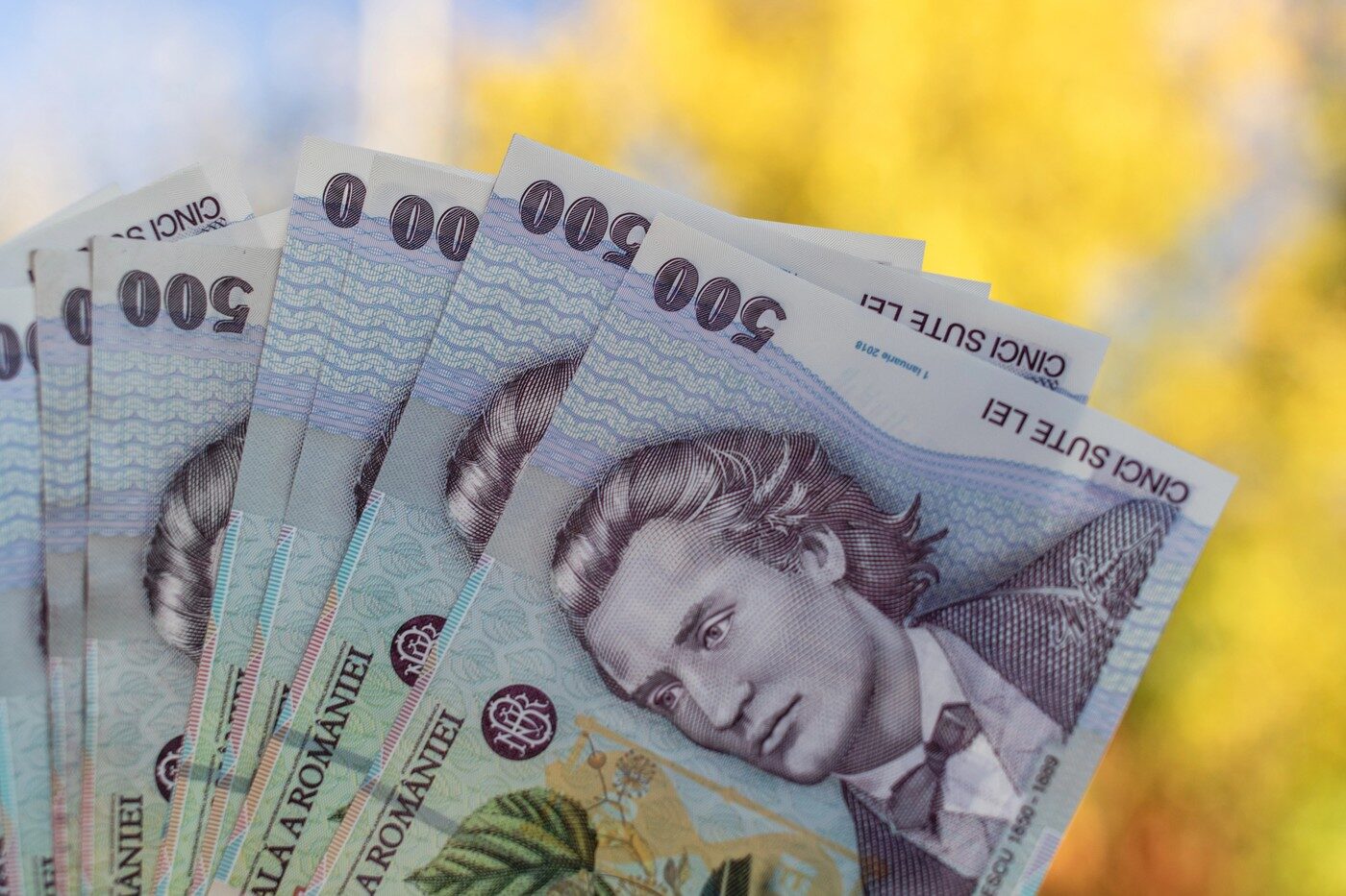 Cash în casă: Ce sumă de urgență nu trebuie să lipsească românilor