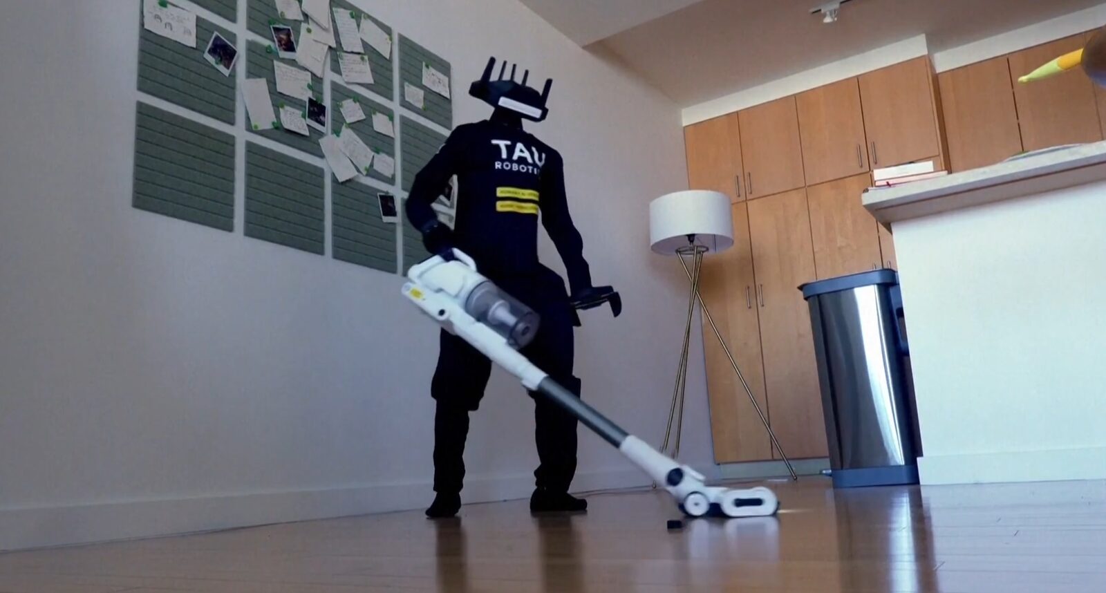 Robot menajer în casele românilor: Cât costă și ce face