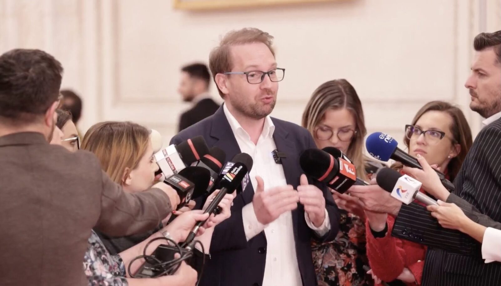 Fritz cere alegeri anticipate: „Puterea înapoi la oameni”