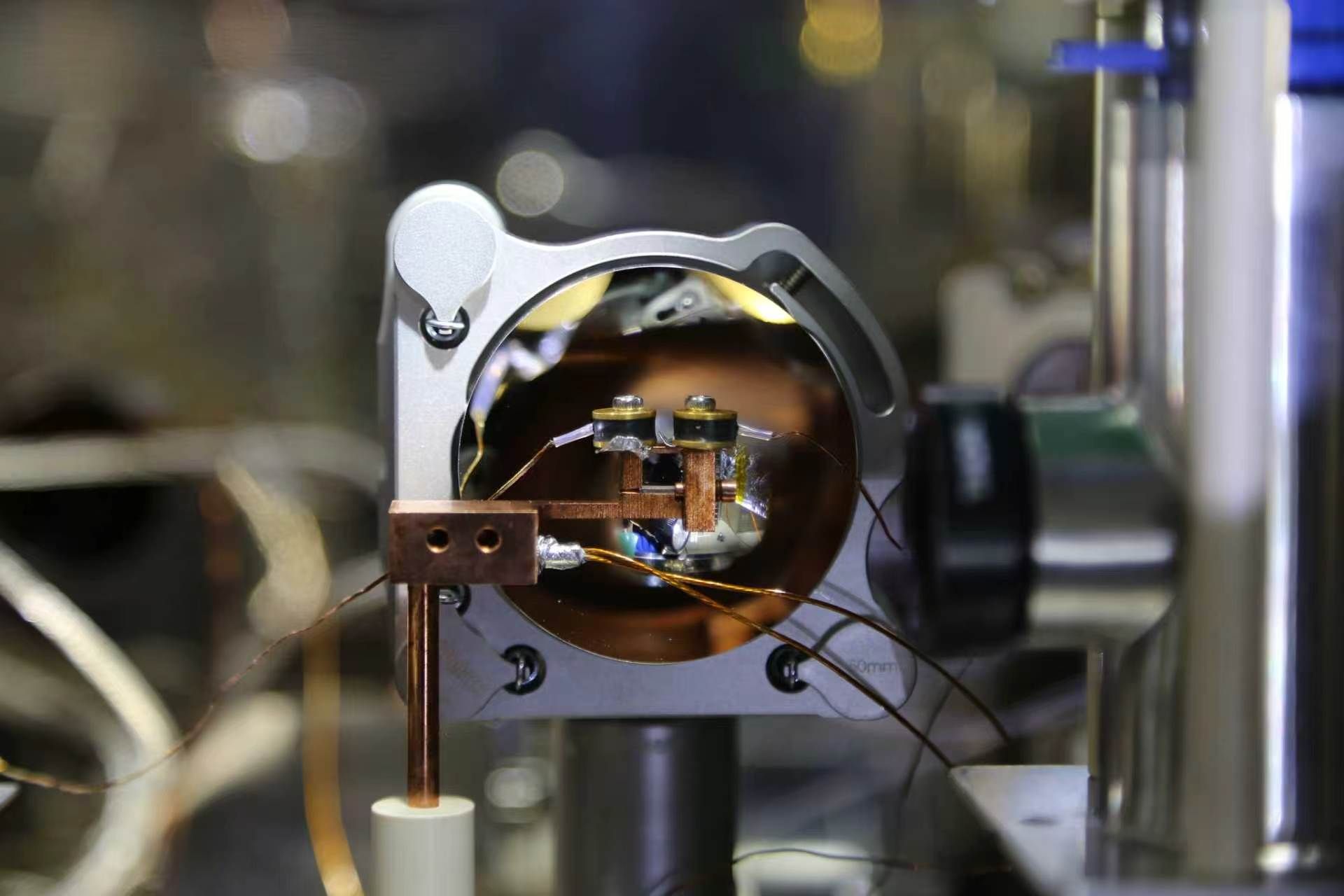 Ceasuri nucleare: Inovație simultană la Viena și Beijing
